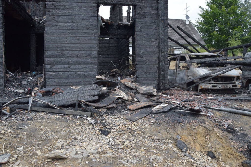 Schwerer Brand in Einfamilien Haus Roesrath Rambruecken P073.JPG - Miklos Laubert